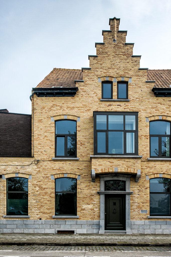 Gevelreiniging | Voegwerken | Herstellen gevels | Aquastra