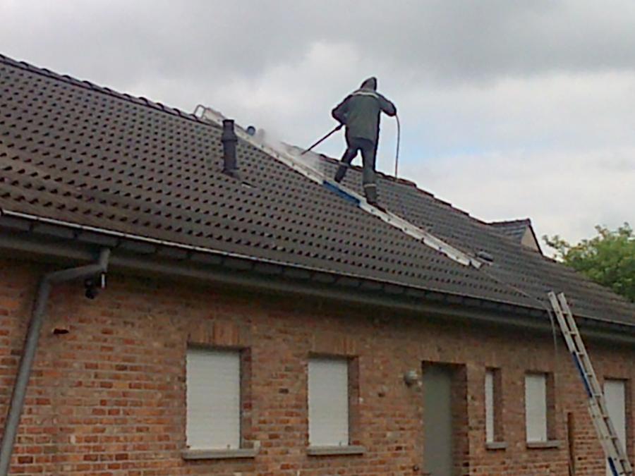 Reinigen en ontmossen van daken | Aquastra